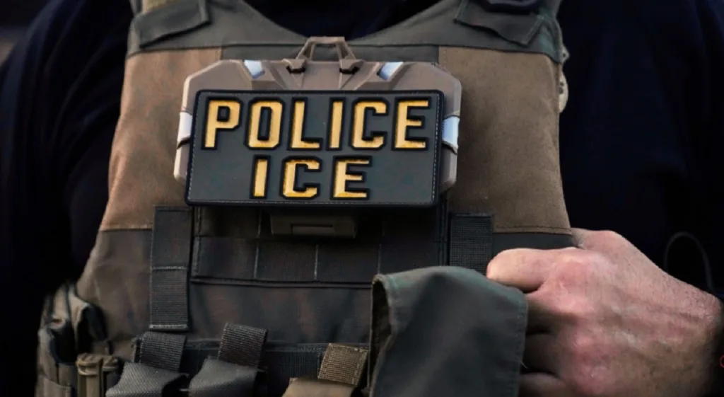ICE quiere subir las multas a inmigrantes