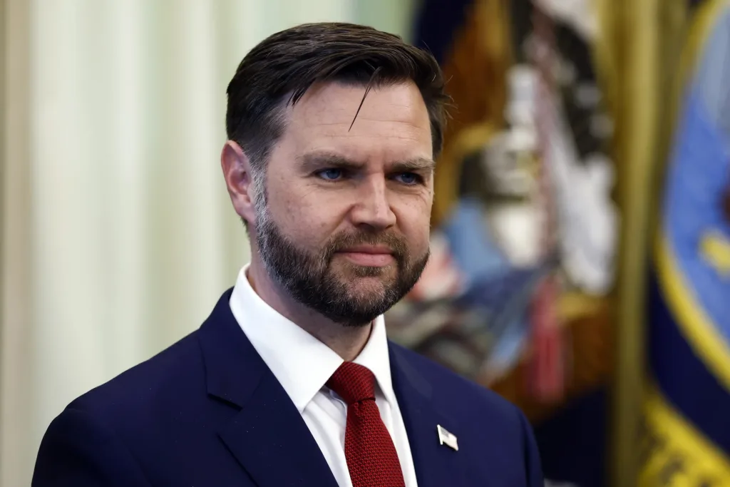 Vance sugirió pacto con Maxwell para limpiar a Trump
